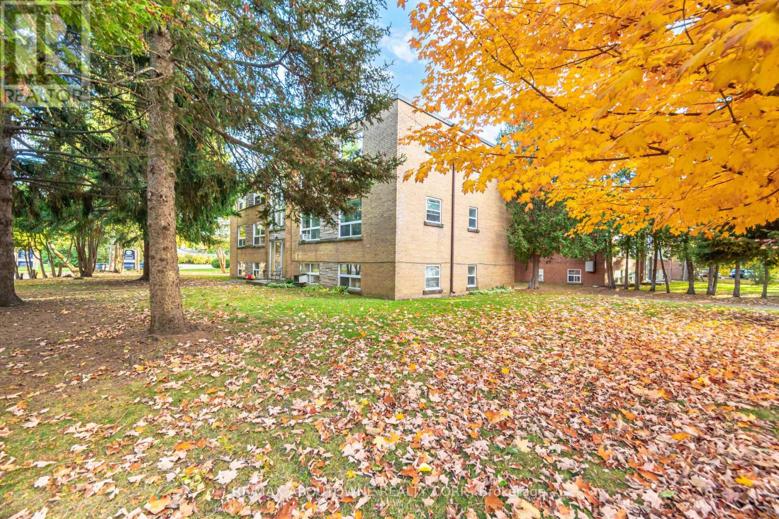 4 - 2144 Lilnan Court, Burlington, Ontario  L7R 1Y3 - Photo 22 - W12500094