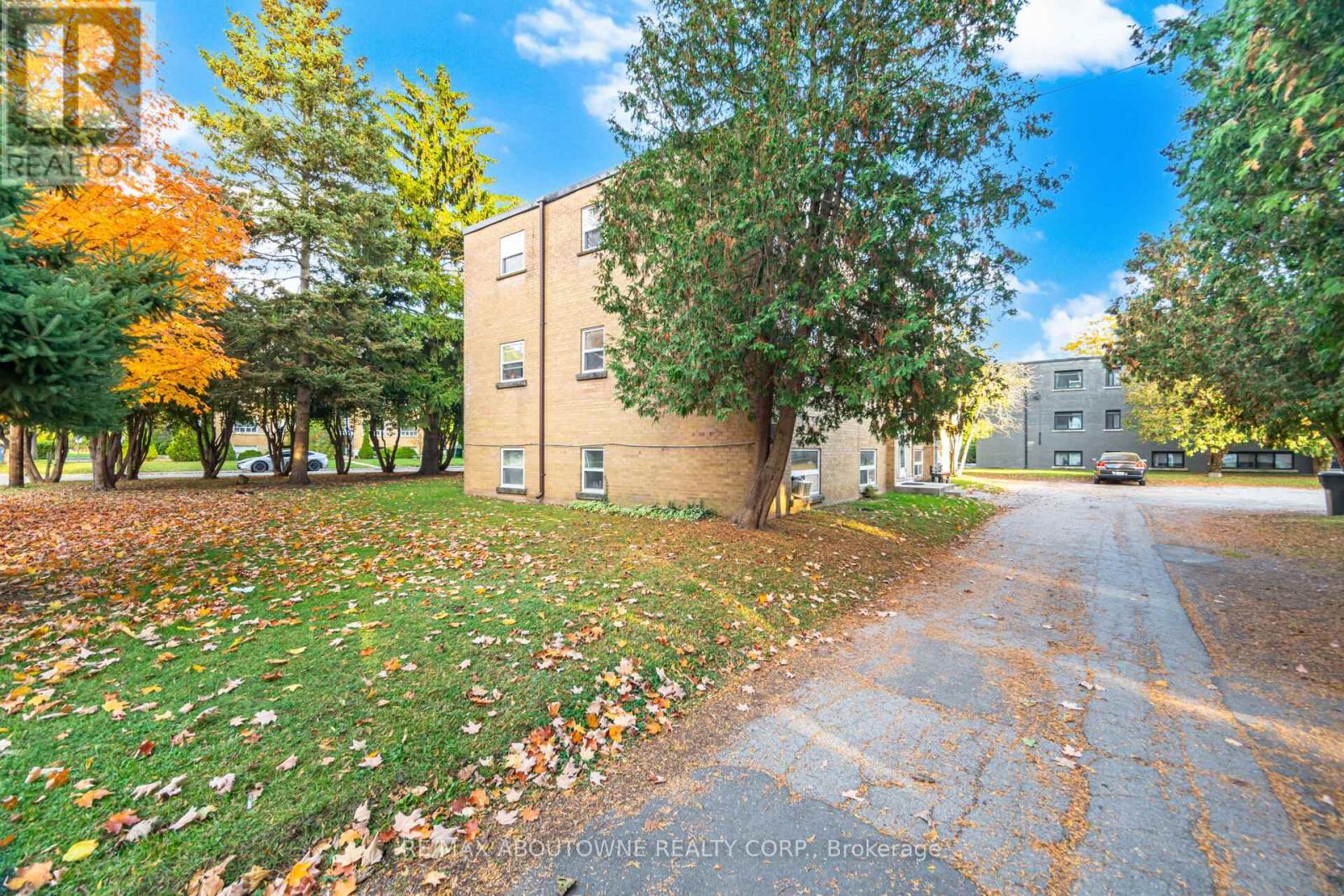 4 - 2144 Lilnan Court, Burlington, Ontario  L7R 1Y3 - Photo 23 - W12500094