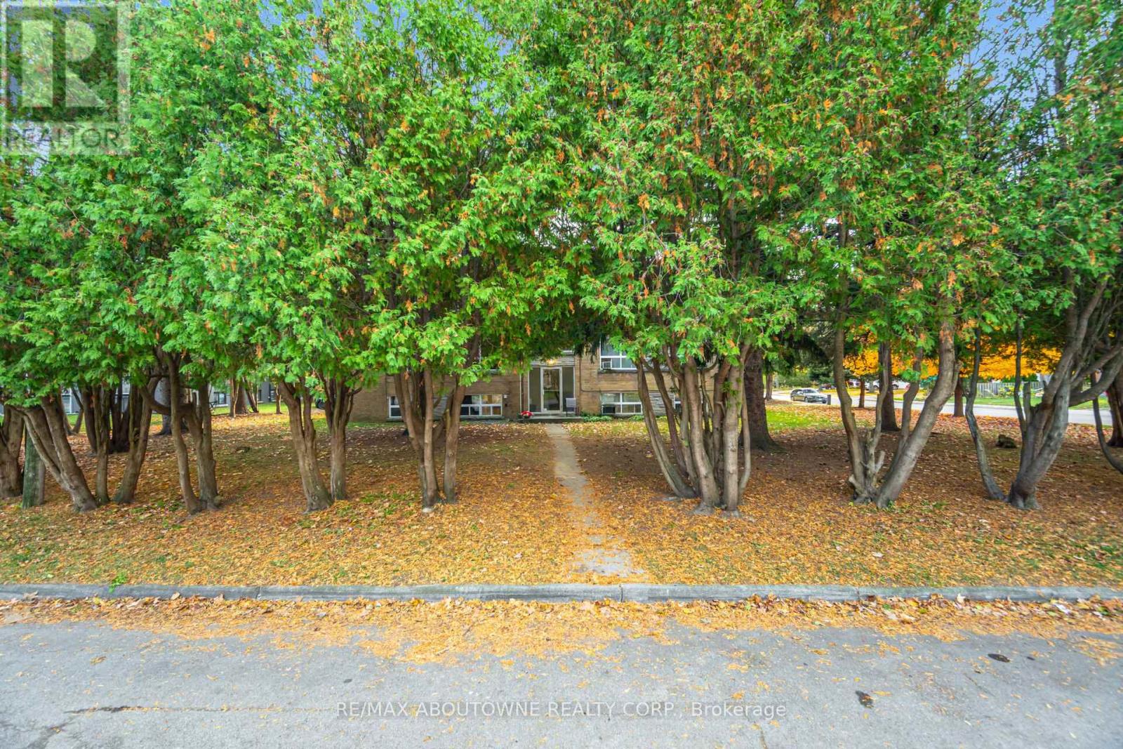 4 - 2144 Lilnan Court, Burlington, Ontario  L7R 1Y3 - Photo 24 - W12500094