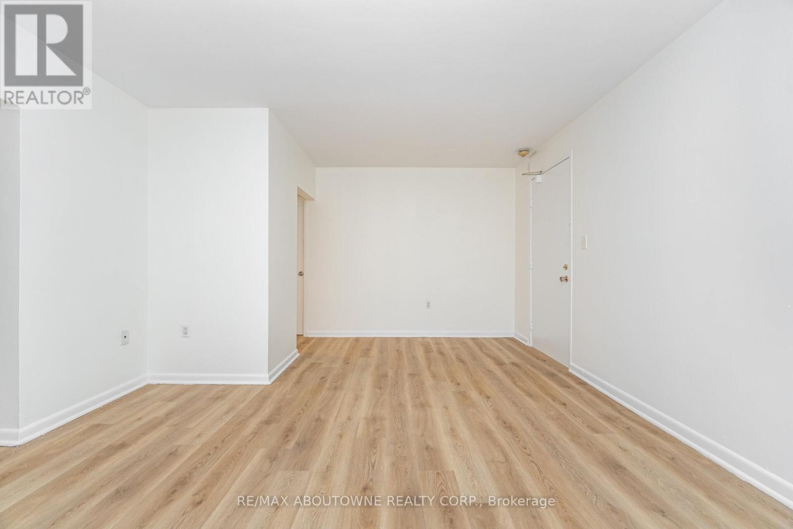 4 - 2144 Lilnan Court, Burlington, Ontario  L7R 1Y3 - Photo 7 - W12500094