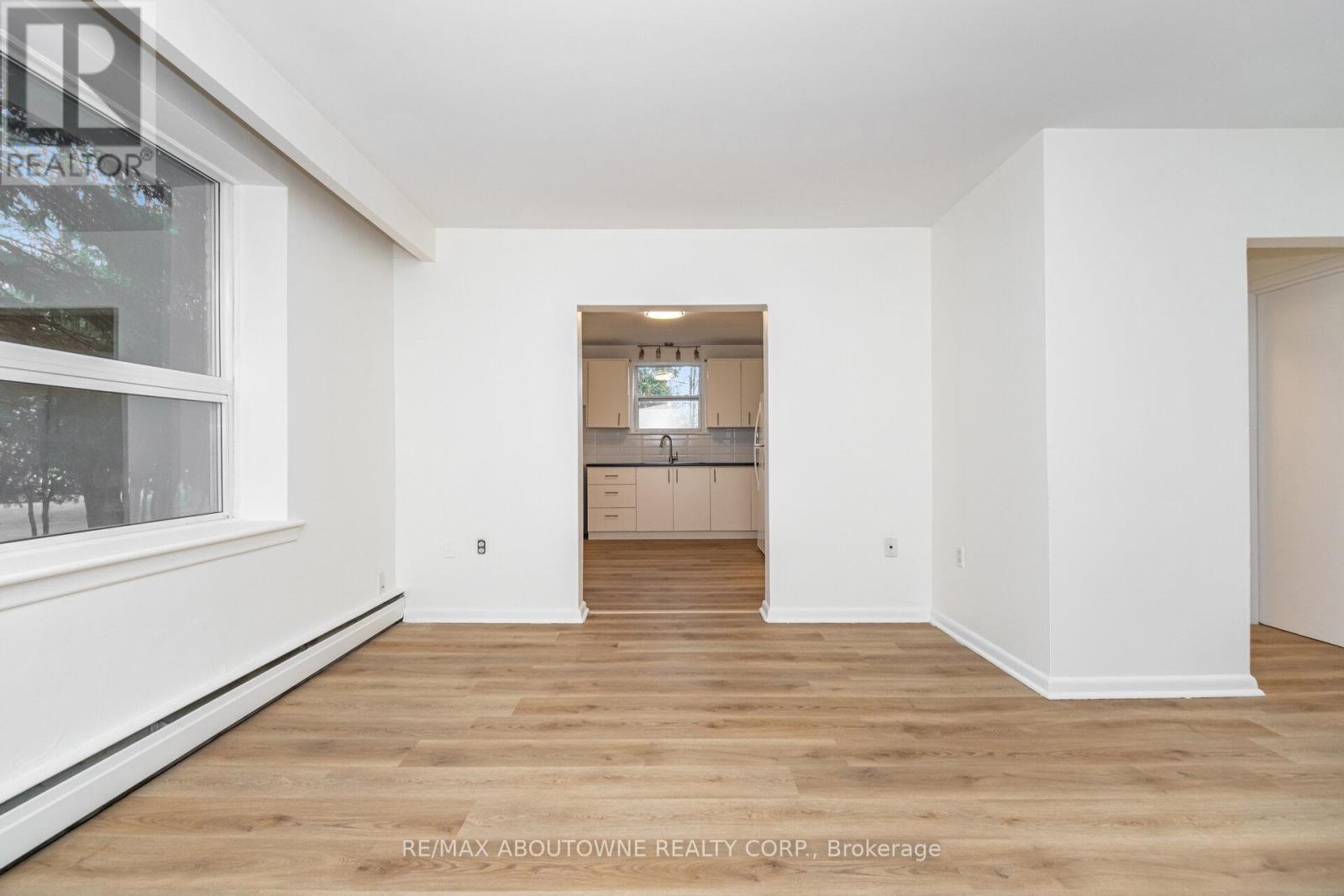 4 - 2144 Lilnan Court, Burlington, Ontario  L7R 1Y3 - Photo 9 - W12500094