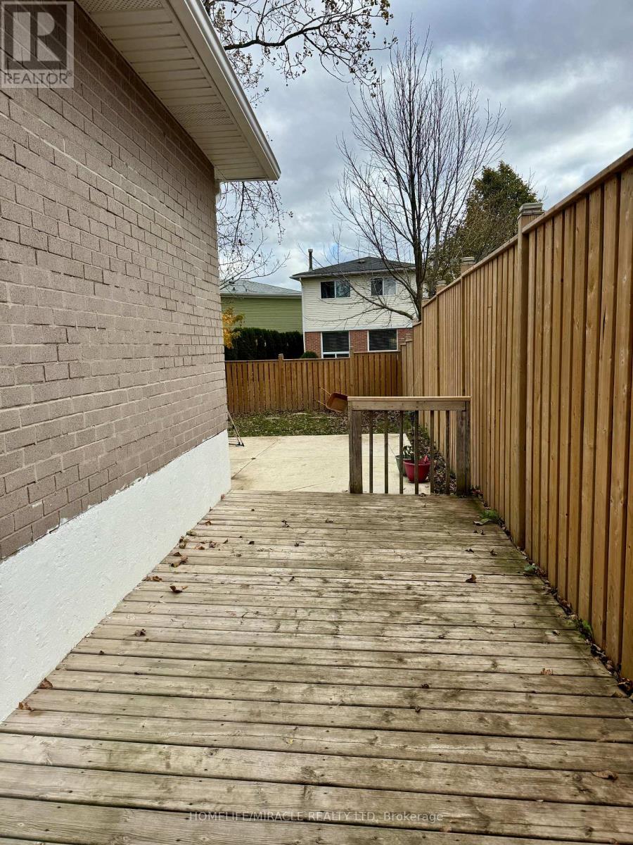 110 Burbank Crescent, Orangeville, Ontario  L9W 3E7 - Photo 11 - W12488302