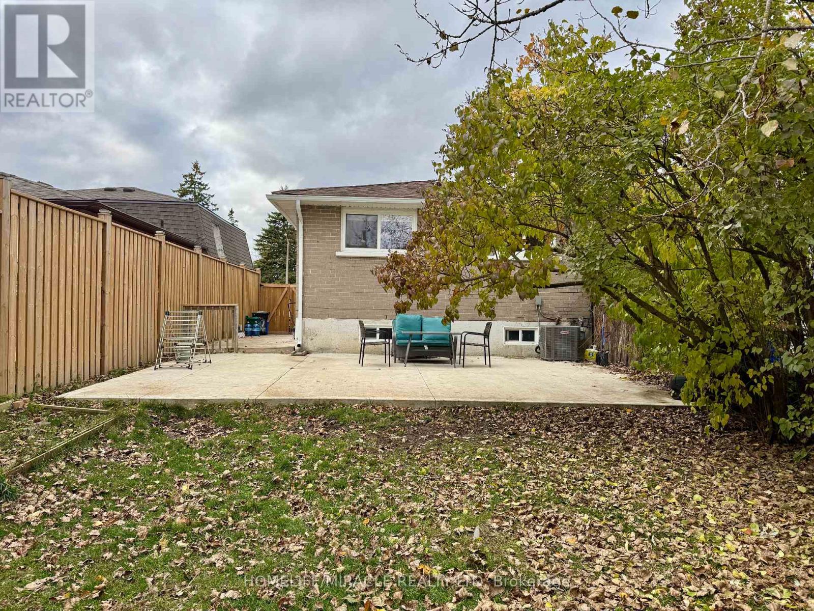 110 Burbank Crescent, Orangeville, Ontario  L9W 3E7 - Photo 12 - W12488302