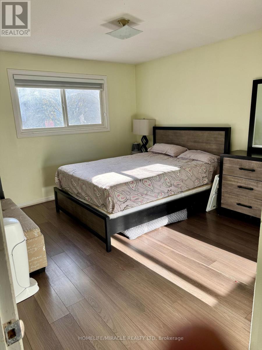 110 Burbank Crescent, Orangeville, Ontario  L9W 3E7 - Photo 9 - W12488302