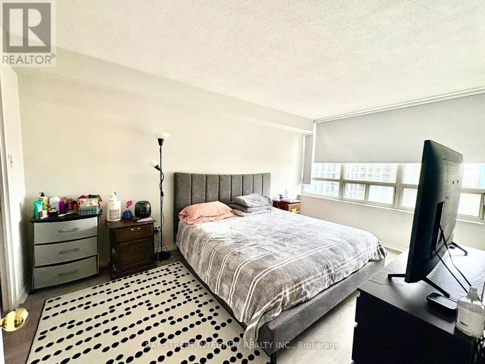 1011 - 265 Enfield Place, Mississauga, Ontario L5B 3Y7 - Photo 11 - W12494388