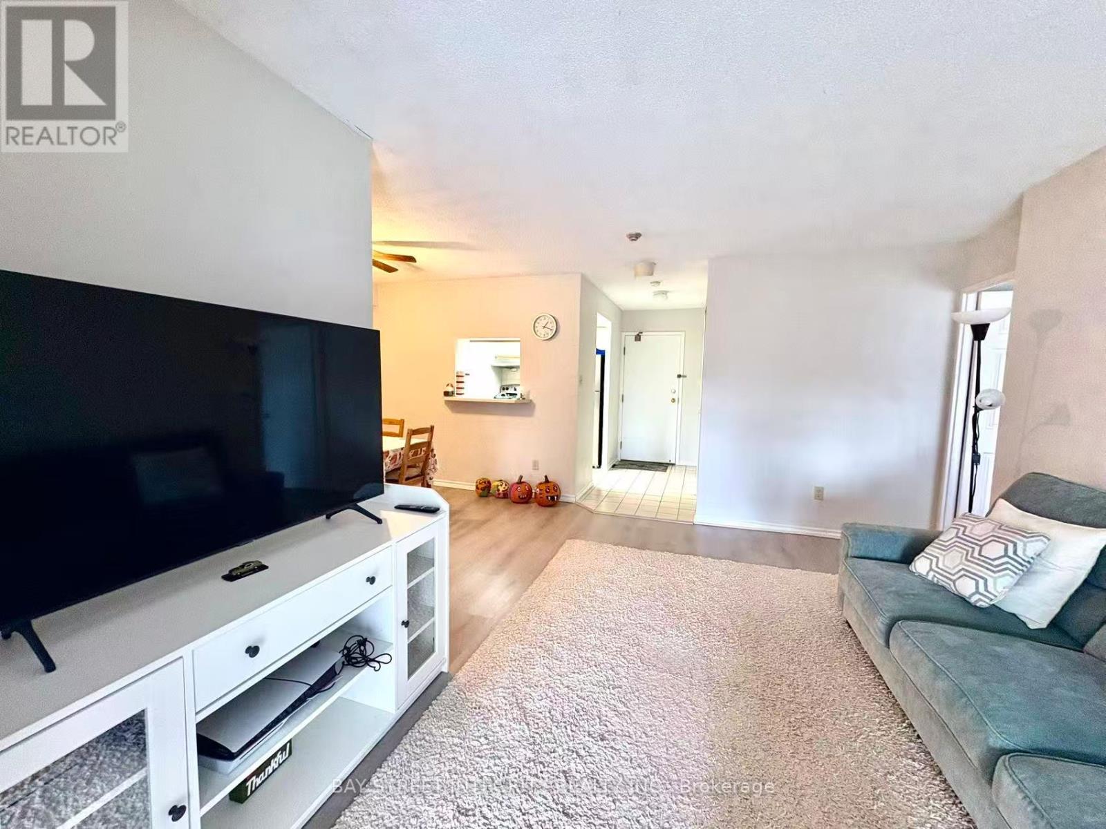 1011 - 265 Enfield Place, Mississauga, Ontario L5B 3Y7 - Photo 9 - W12494388