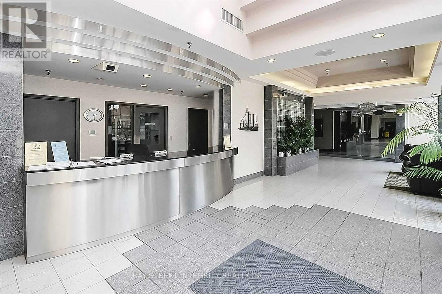 1011 - 265 Enfield Place, Mississauga, Ontario L5B 3Y7 - Photo 3 - W12494388