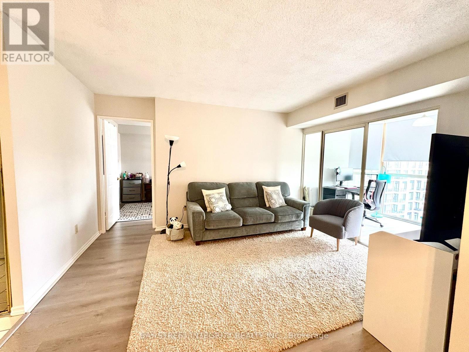 1011 - 265 Enfield Place, Mississauga, Ontario L5B 3Y7 - Photo 7 - W12494388