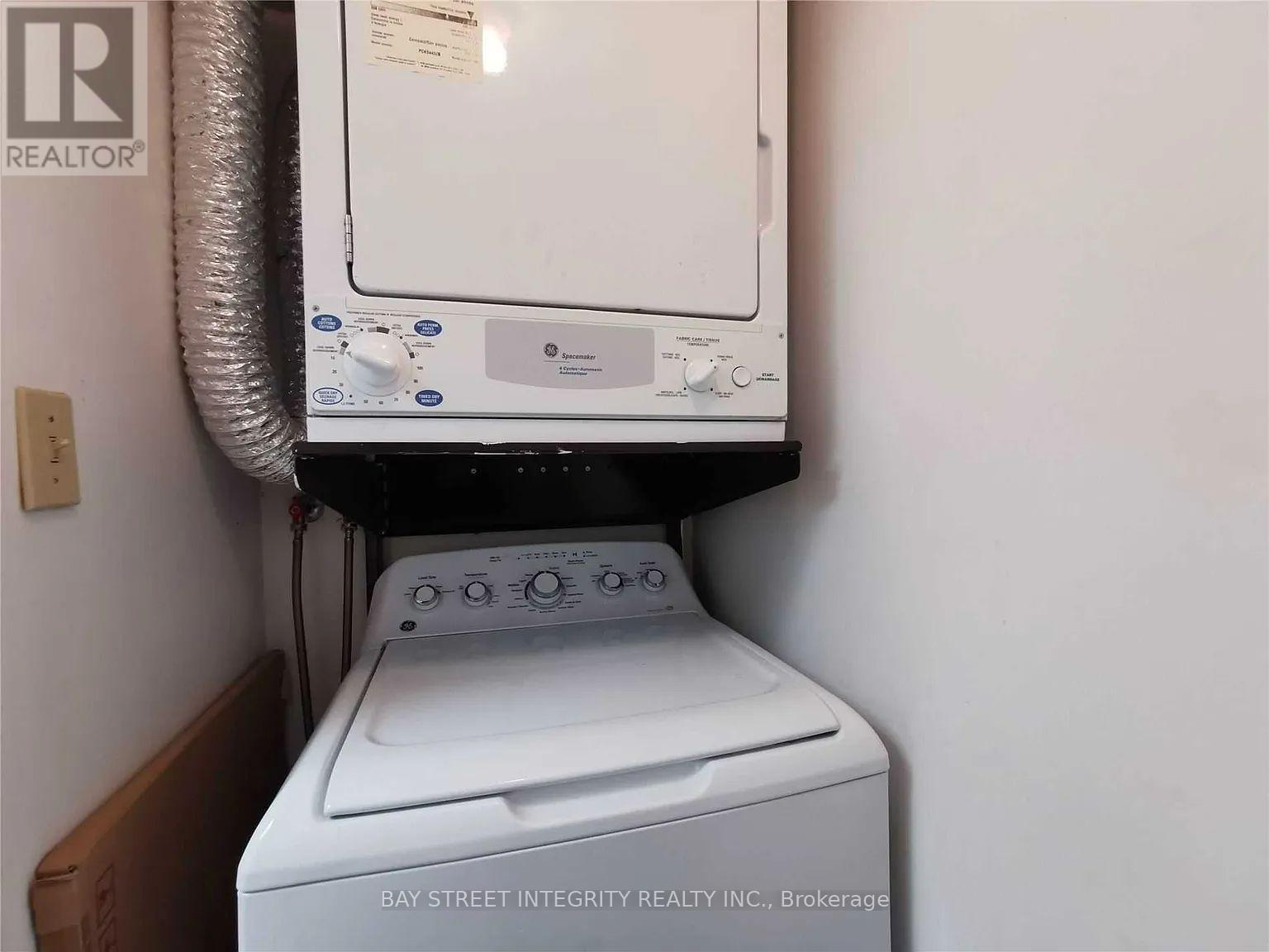 1011 - 265 Enfield Place, Mississauga, Ontario L5B 3Y7 - Photo 20 - W12494388