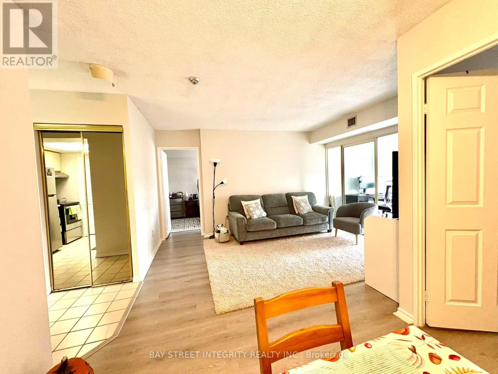 1011 - 265 Enfield Place, Mississauga, Ontario L5B 3Y7 - Photo 8 - W12494388