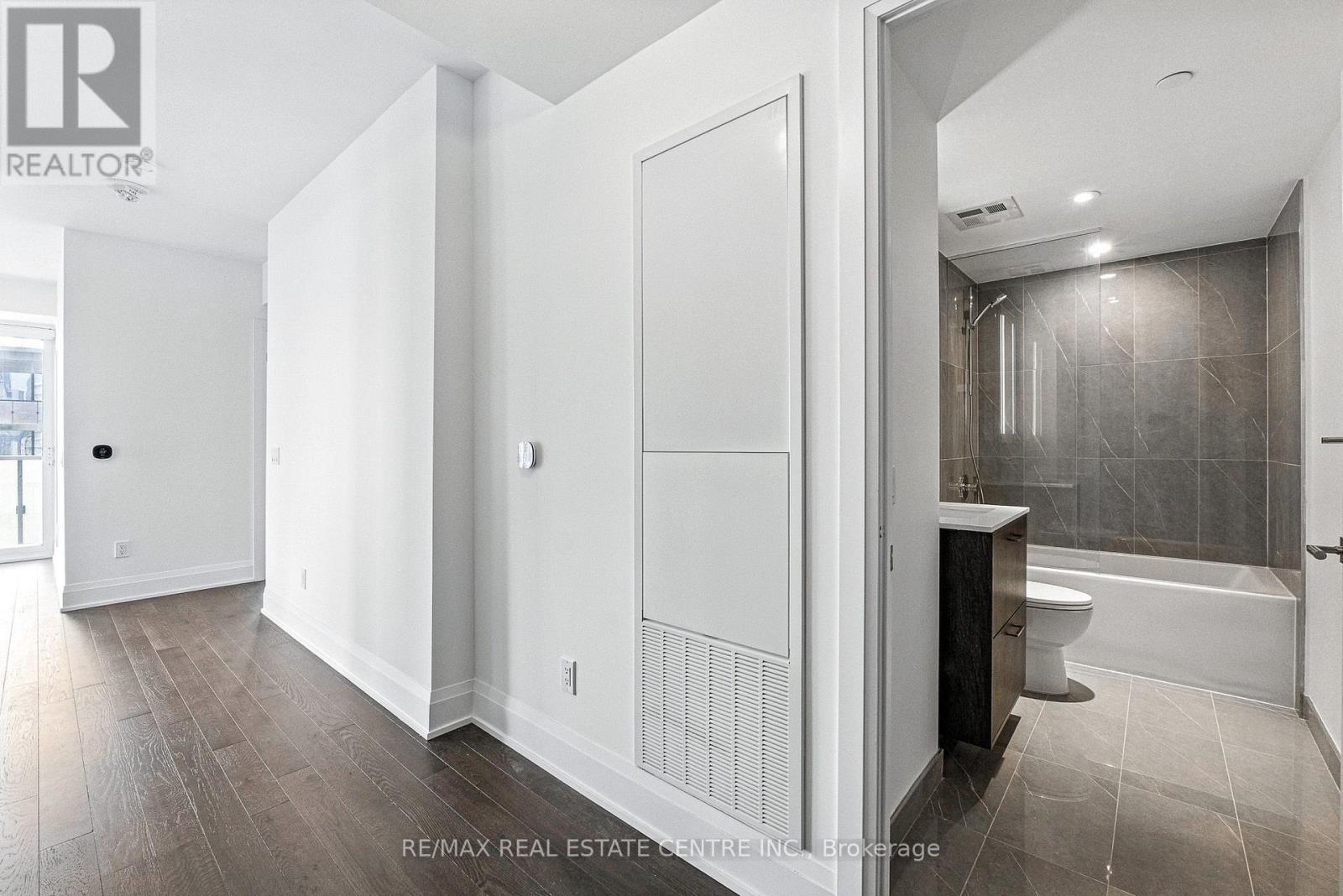 2013 - 470 Front Street W, Toronto, Ontario  M5V 0V6 - Photo 3 - C12500134