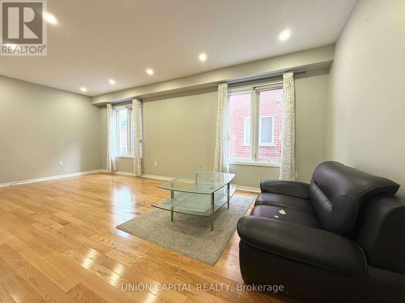 92 Guinevere Road, Markham, Ontario  L3S 4V2 - Photo 5 - N12452672