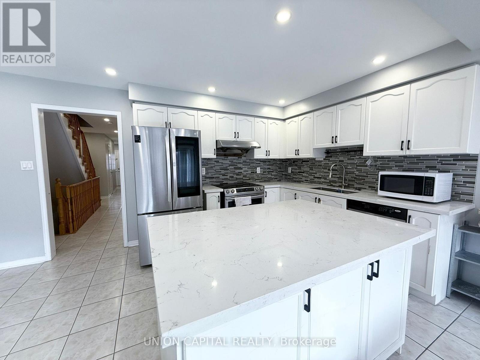 92 Guinevere Road, Markham, Ontario  L3S 4V2 - Photo 8 - N12452672