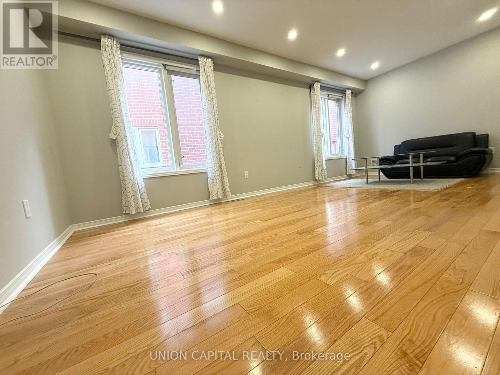 92 Guinevere Road, Markham, Ontario  L3S 4V2 - Photo 6 - N12452672