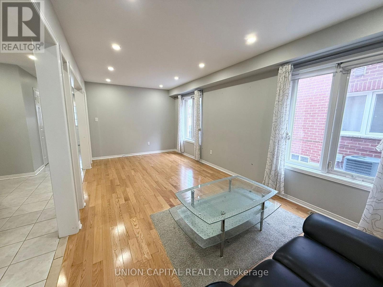 92 Guinevere Road, Markham, Ontario  L3S 4V2 - Photo 7 - N12452672