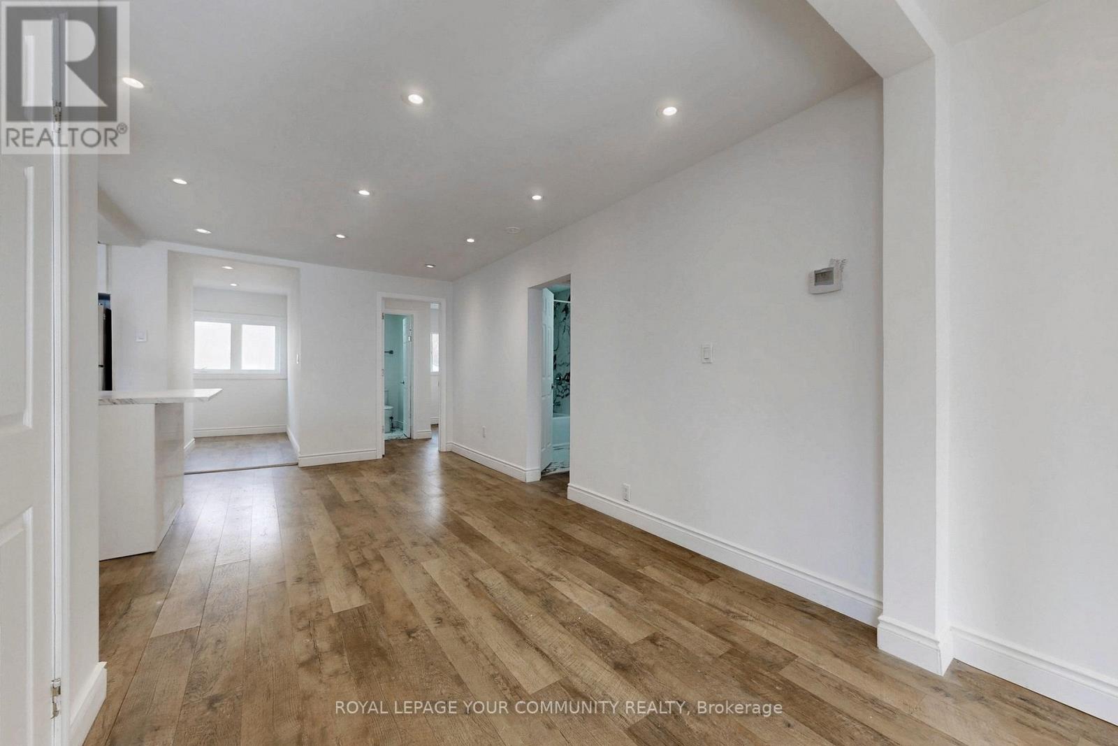 240 Royal Road, Georgina, Ontario  L4P 2T8 - Photo 10 - N12483496