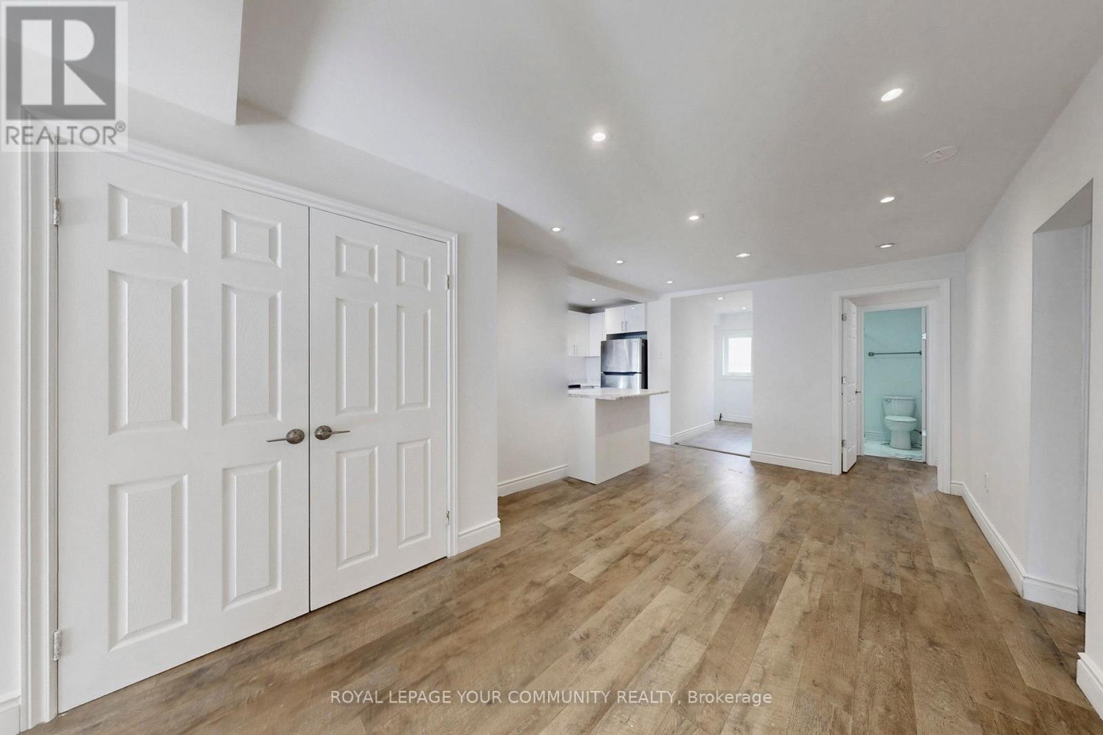 240 Royal Road, Georgina, Ontario  L4P 2T8 - Photo 11 - N12483496