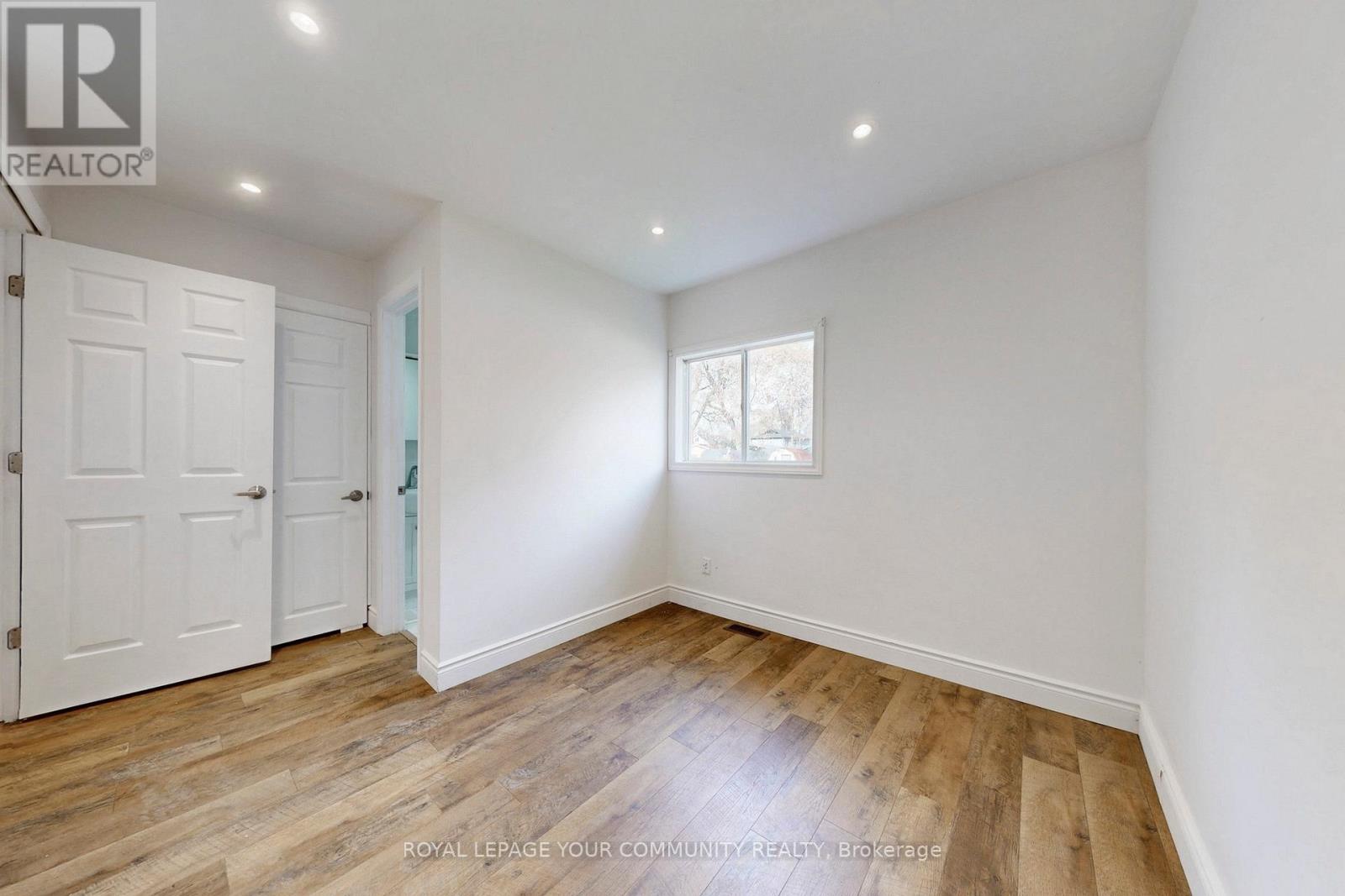 240 Royal Road, Georgina, Ontario  L4P 2T8 - Photo 23 - N12483496