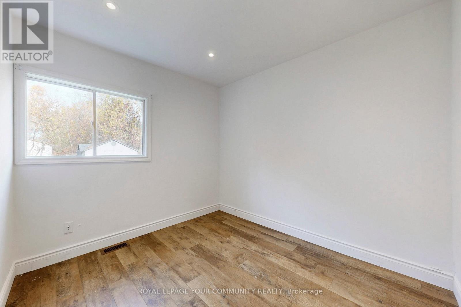 240 Royal Road, Georgina, Ontario  L4P 2T8 - Photo 25 - N12483496