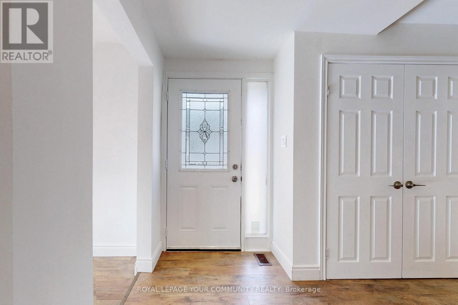 240 Royal Road, Georgina, Ontario  L4P 2T8 - Photo 5 - N12483496