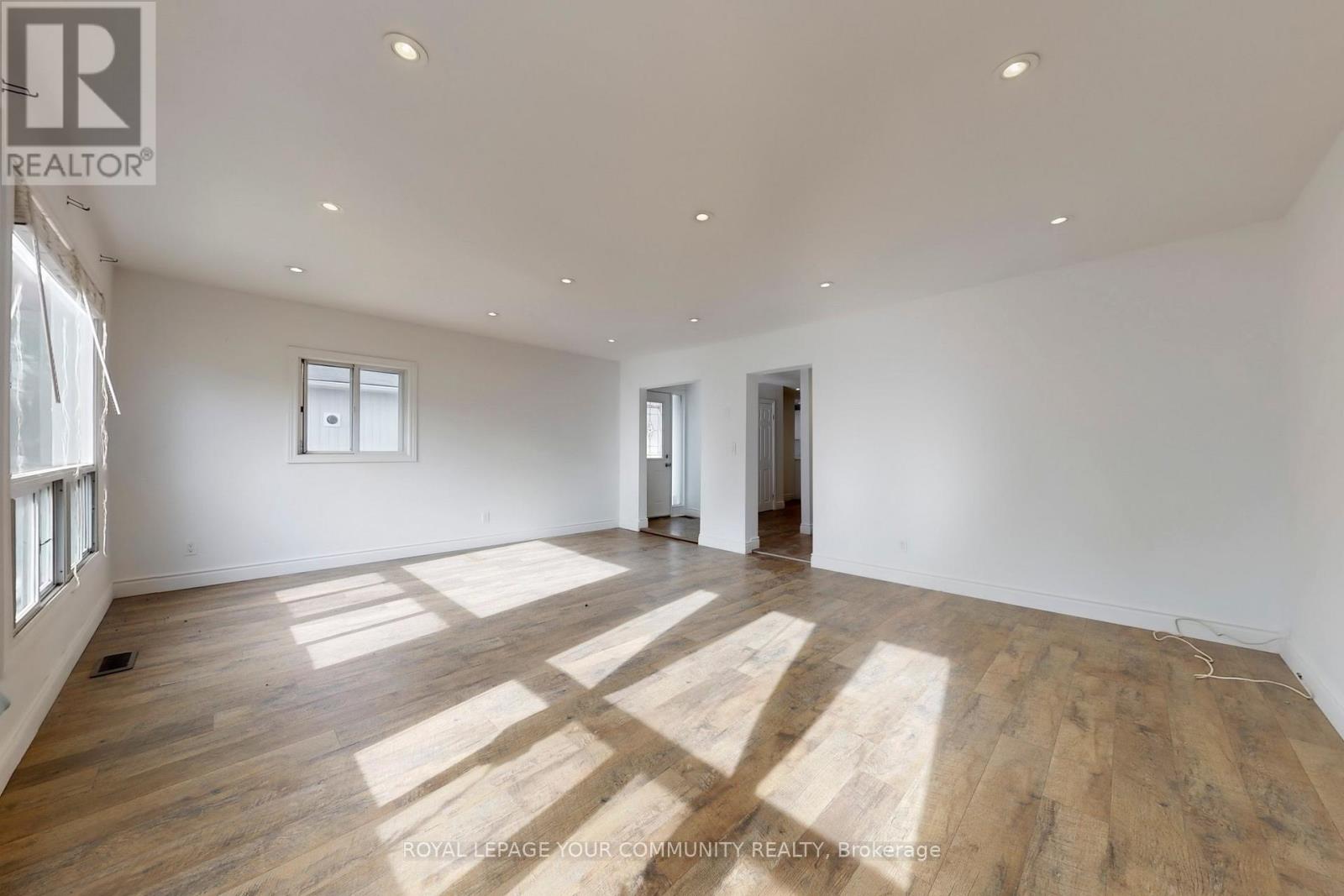 240 Royal Road, Georgina, Ontario  L4P 2T8 - Photo 7 - N12483496