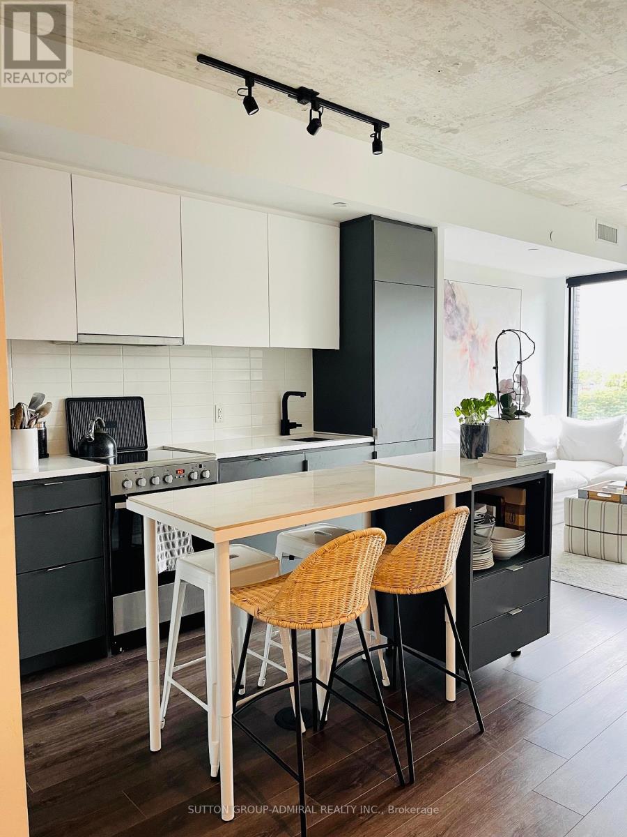 323 - 7 Smith Crescent, Toronto, Ontario  M8Z 0G3 - Photo 3 - W12382010