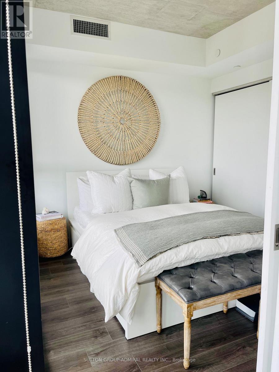 323 - 7 Smith Crescent, Toronto, Ontario  M8Z 0G3 - Photo 10 - W12382010