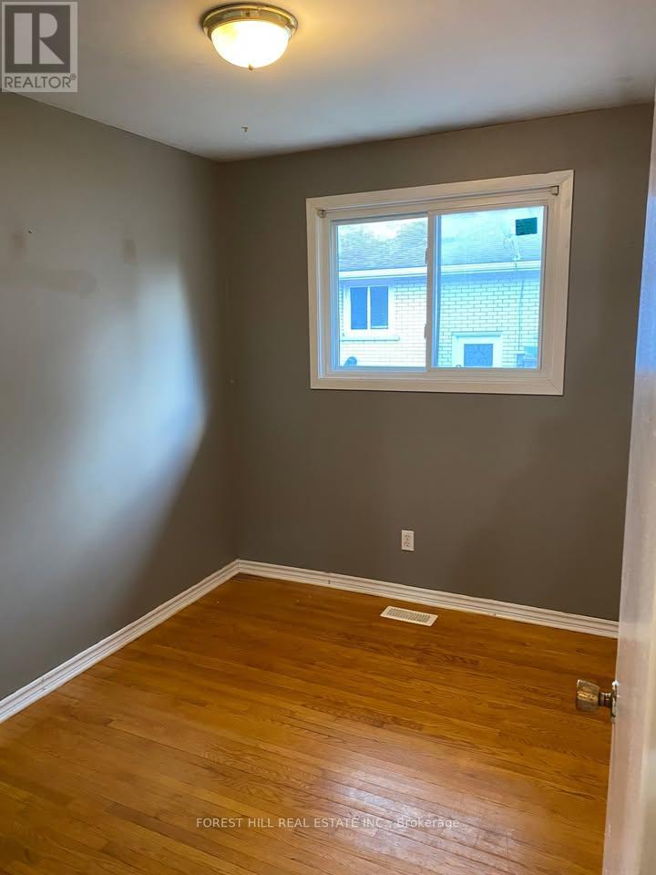 30 Bernick Drive, Barrie, Ontario  L4M 5J5 - Photo 7 - S12421561