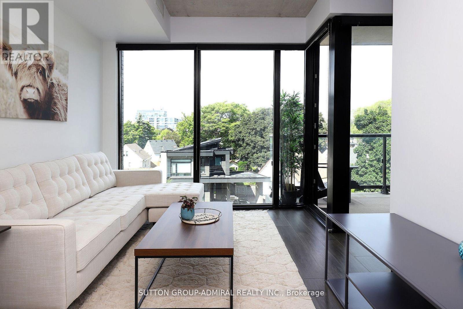 323 - 7 Smith Crescent, Toronto, Ontario  M8Z 0G3 - Photo 3 - W12268215