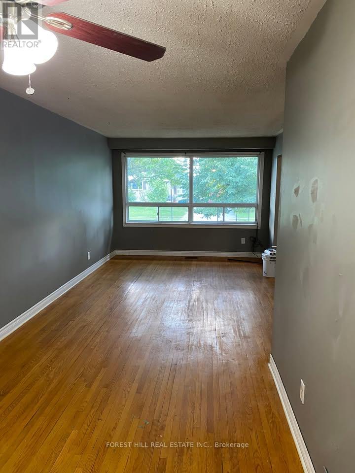 30 Bernick Drive, Barrie, Ontario  L4M 5J5 - Photo 9 - S12421561