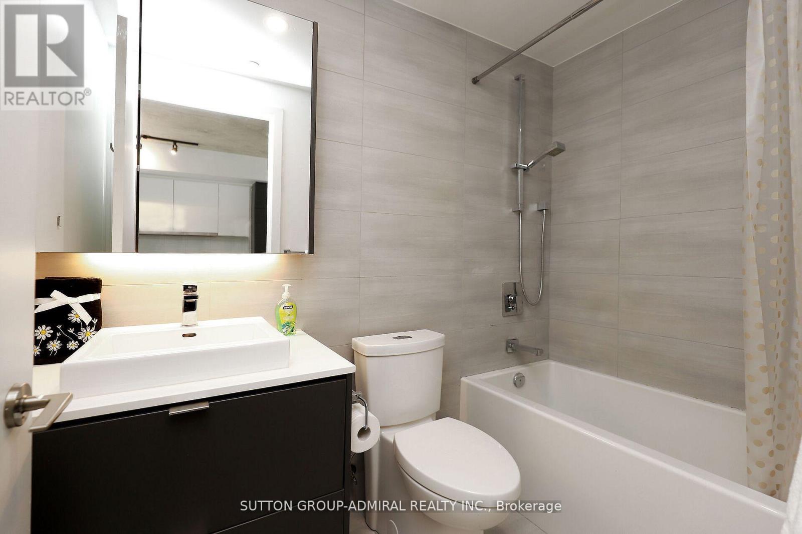 323 - 7 Smith Crescent, Toronto, Ontario  M8Z 0G3 - Photo 8 - W12268215