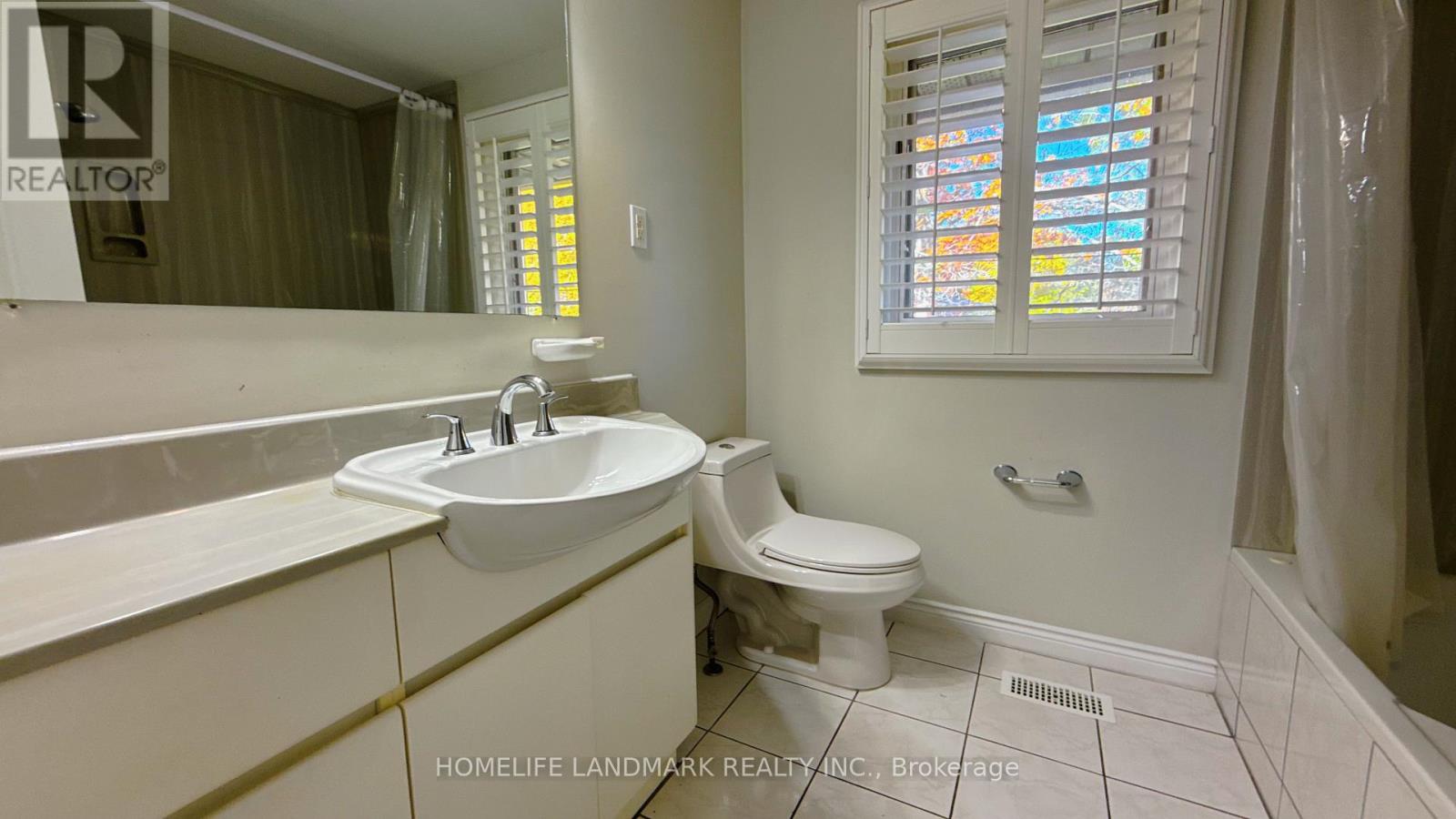 2251 Constance Drive, Oakville, Ontario  L6J 5L8 - Photo 10 - W12494778