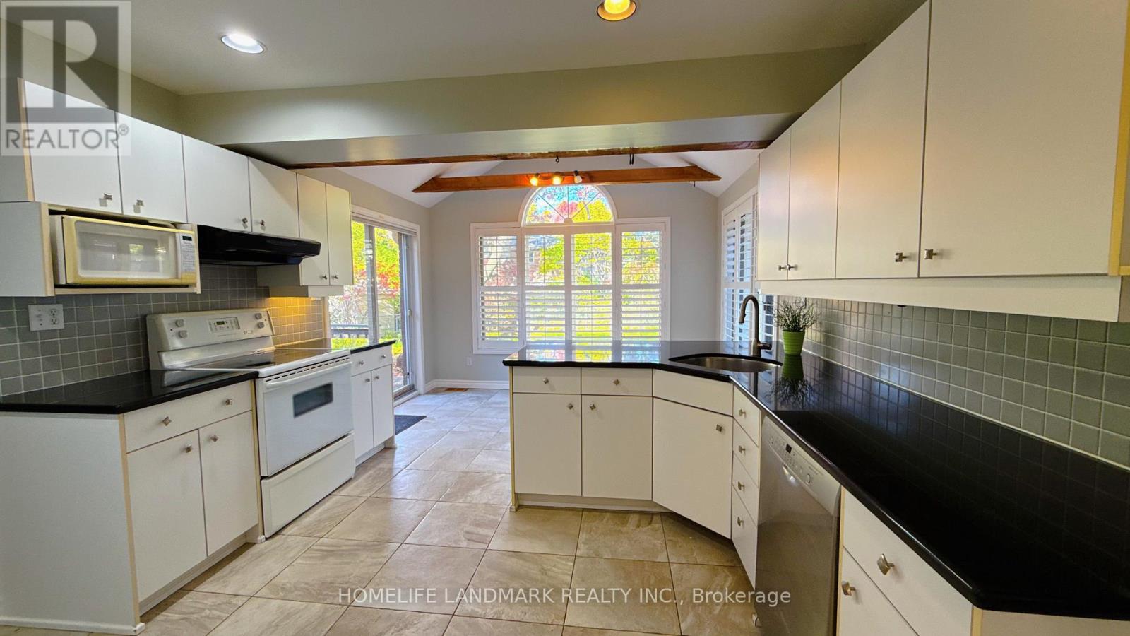 2251 Constance Drive, Oakville, Ontario  L6J 5L8 - Photo 4 - W12494778