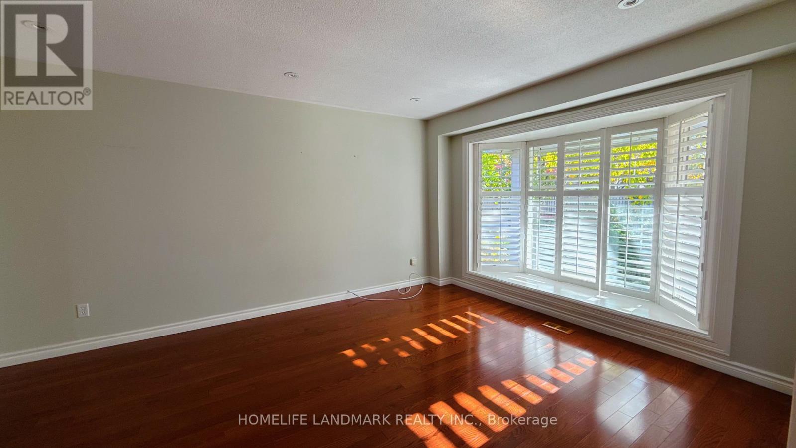 2251 Constance Drive, Oakville, Ontario  L6J 5L8 - Photo 3 - W12494778