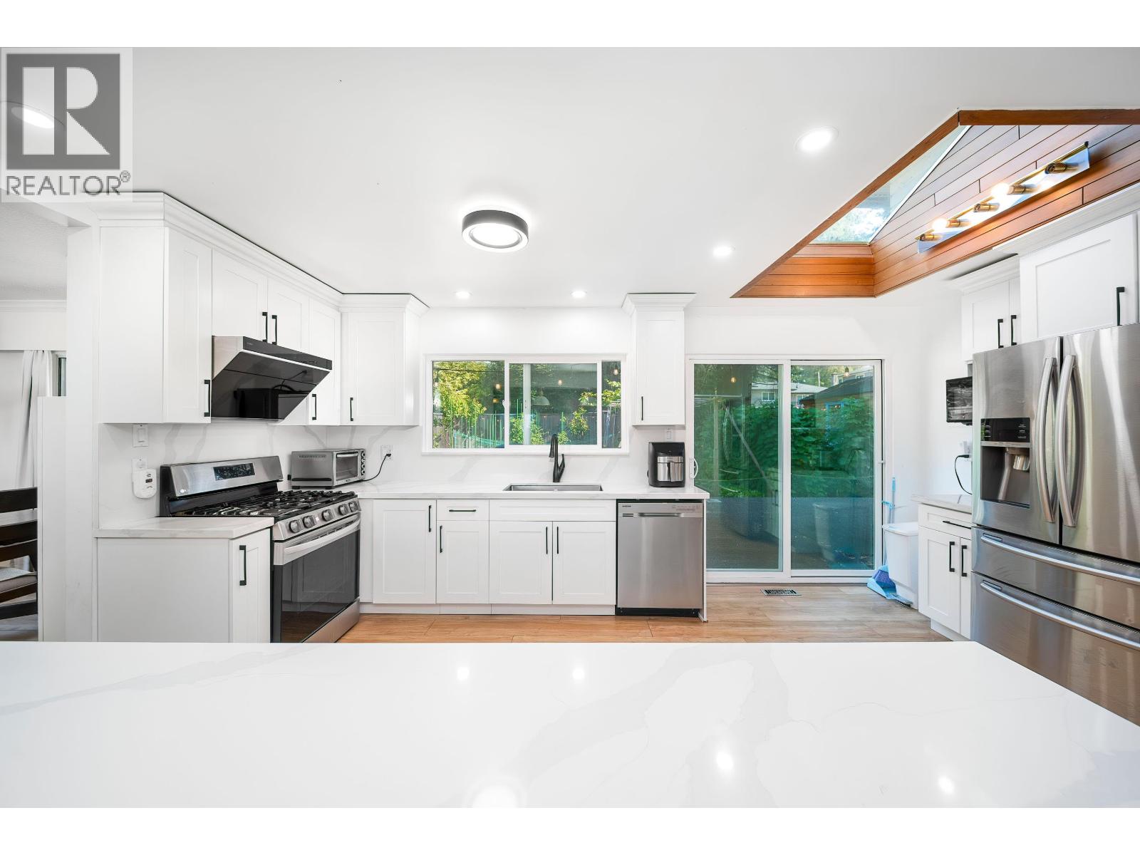 2011 Paulus Crescent, Burnaby, British Columbia  V5A 2M2 - Photo 13 - R3063688