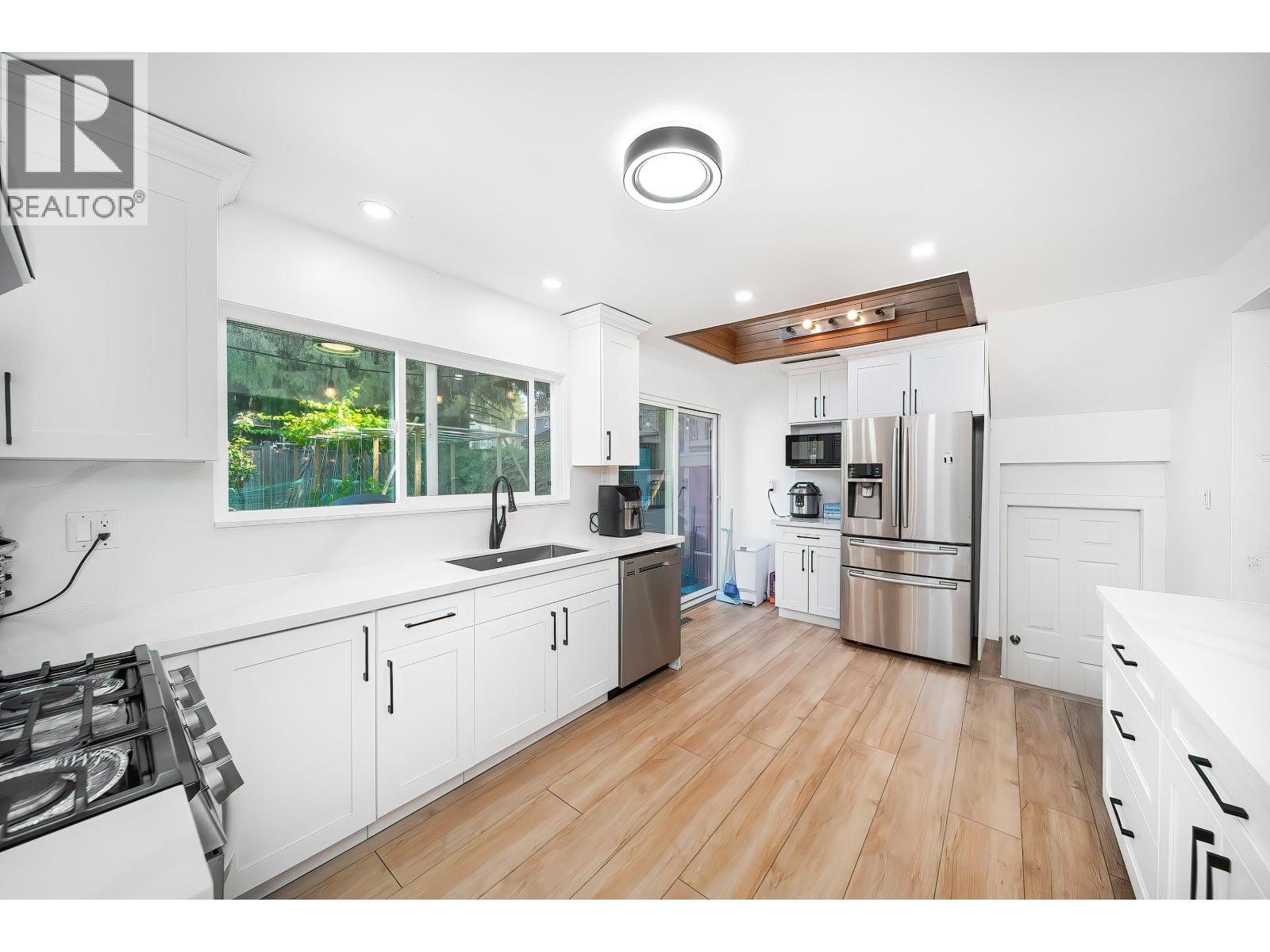 2011 Paulus Crescent, Burnaby, British Columbia  V5A 2M2 - Photo 10 - R3063688