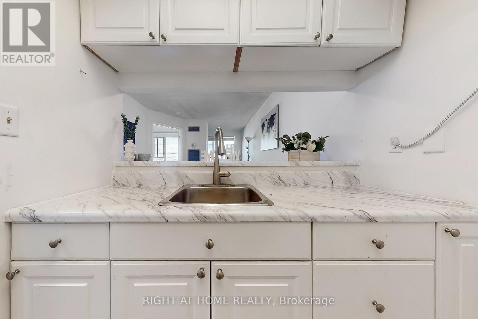 705 - 222 The Esplanade Avenue, Toronto, Ontario  M5A 4M8 - Photo 11 - C12416663