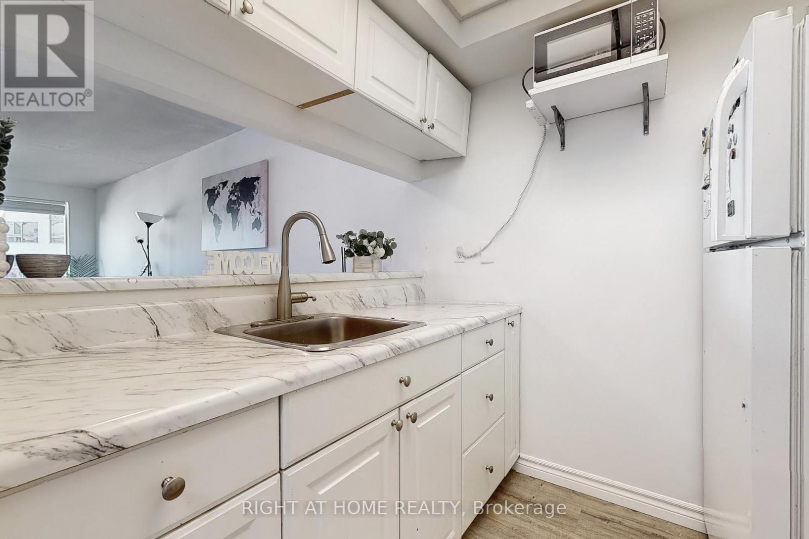 705 - 222 The Esplanade Avenue, Toronto, Ontario  M5A 4M8 - Photo 9 - C12416663