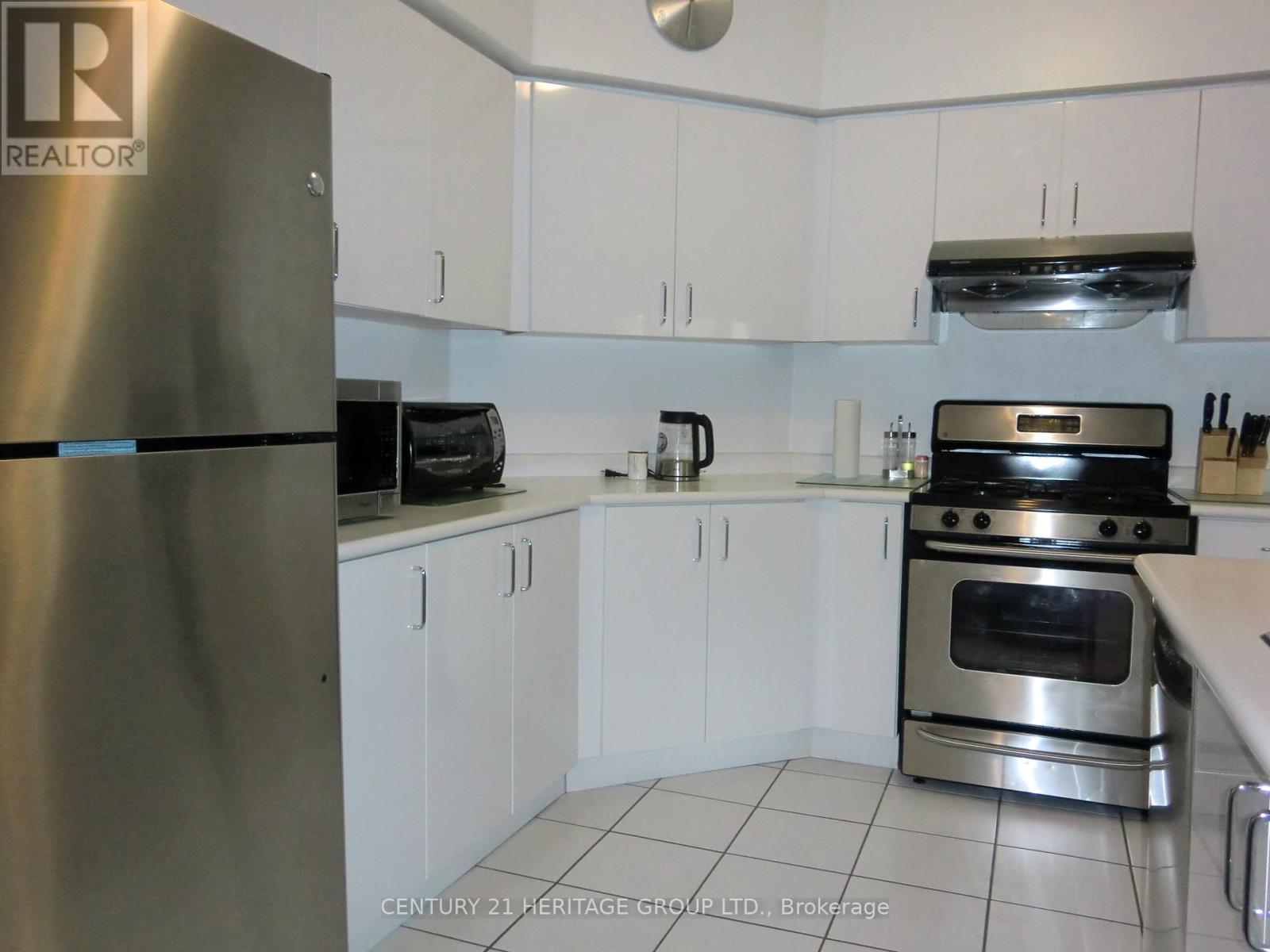 32 Leitch Avenue, Toronto, Ontario  M3J 3P2 - Photo 4 - W12500152