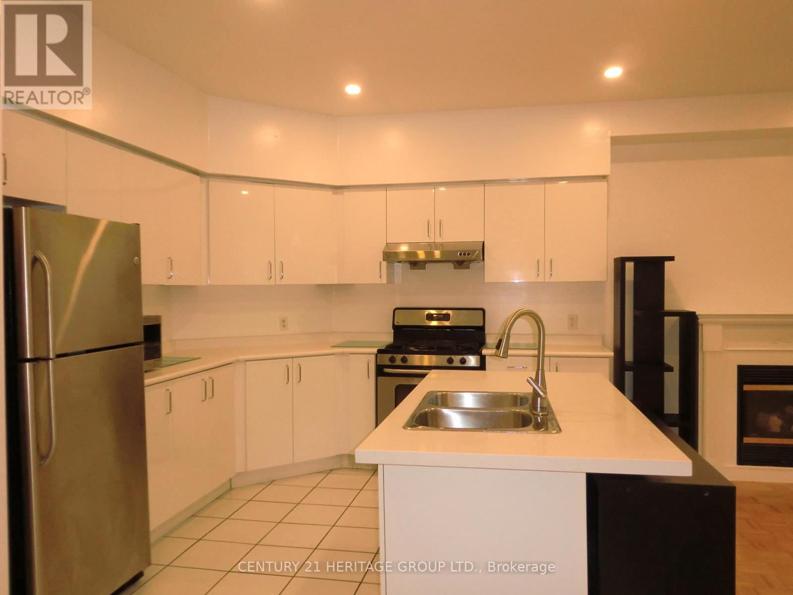 32 Leitch Avenue, Toronto, Ontario  M3J 3P2 - Photo 5 - W12500152