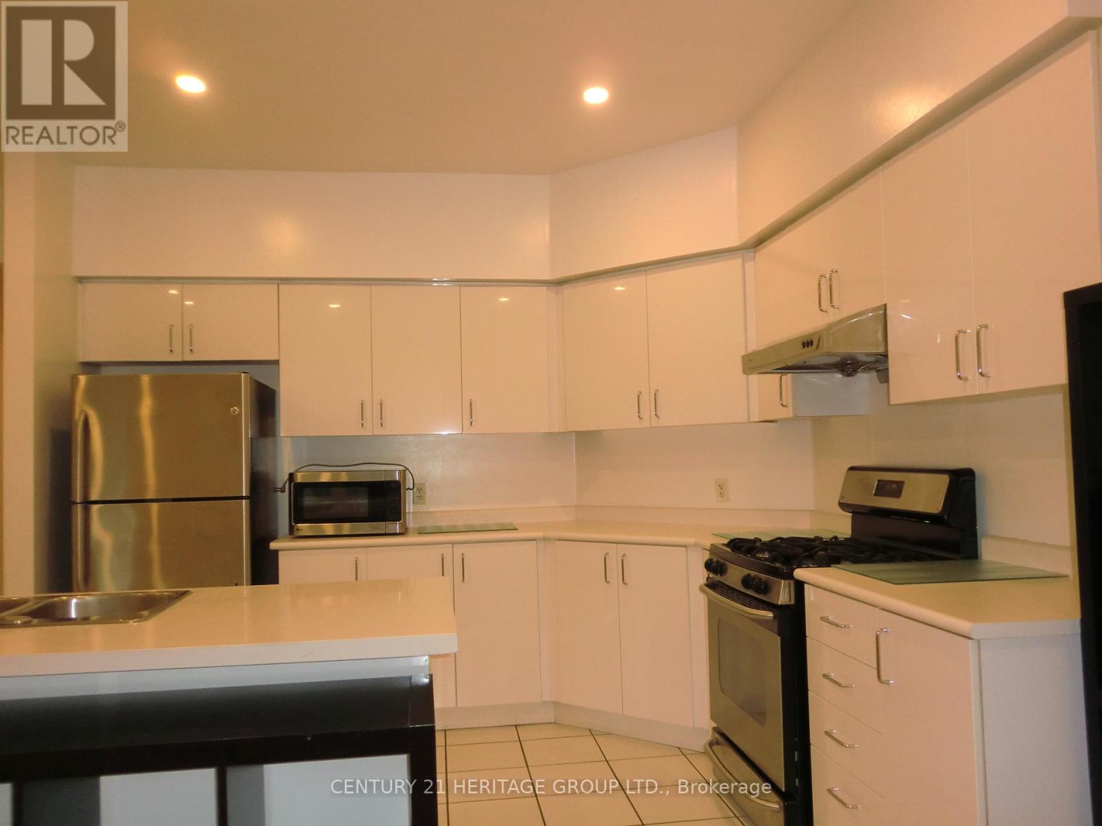 32 Leitch Avenue, Toronto, Ontario  M3J 3P2 - Photo 8 - W12500152