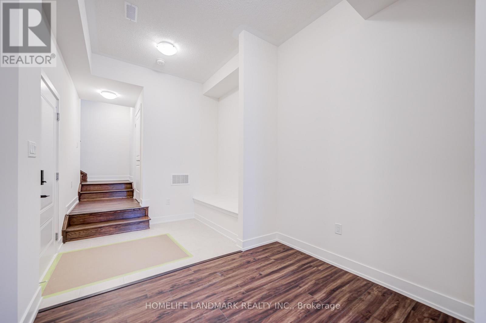 1299 Dempster Lane, Oakville, Ontario  L6H 7Z2 - Photo 5 - W12496062