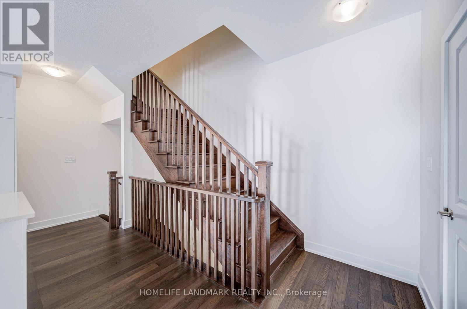 1299 Dempster Lane, Oakville, Ontario  L6H 7Z2 - Photo 6 - W12496062