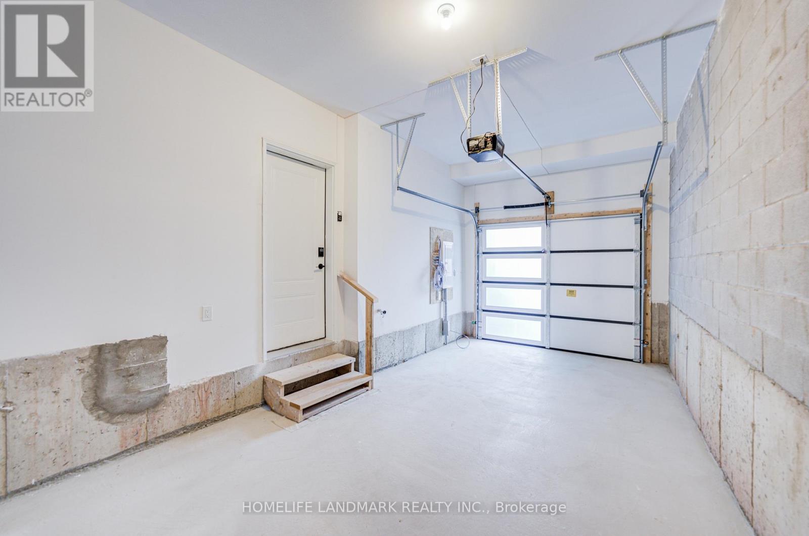 1299 Dempster Lane, Oakville, Ontario  L6H 7Z2 - Photo 38 - W12496062