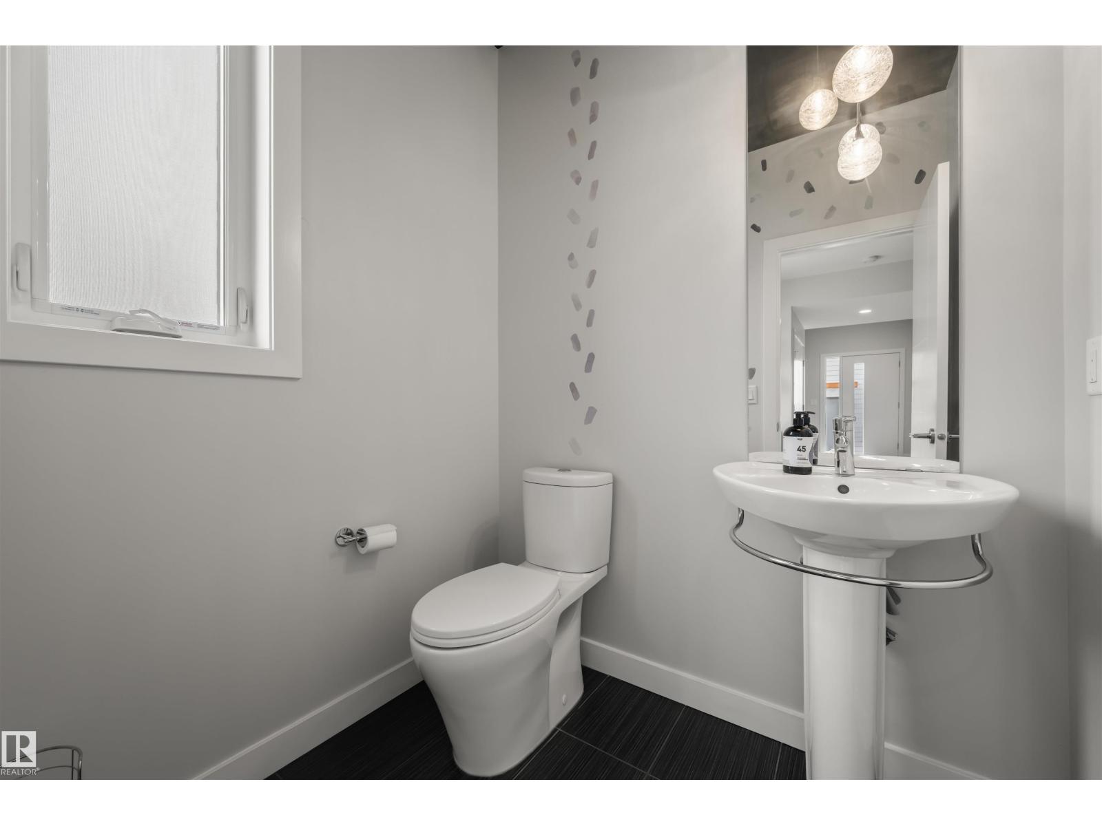 9803 74 Av Nw, Edmonton, Alberta  T6E 1G1 - Photo 16 - E4464420