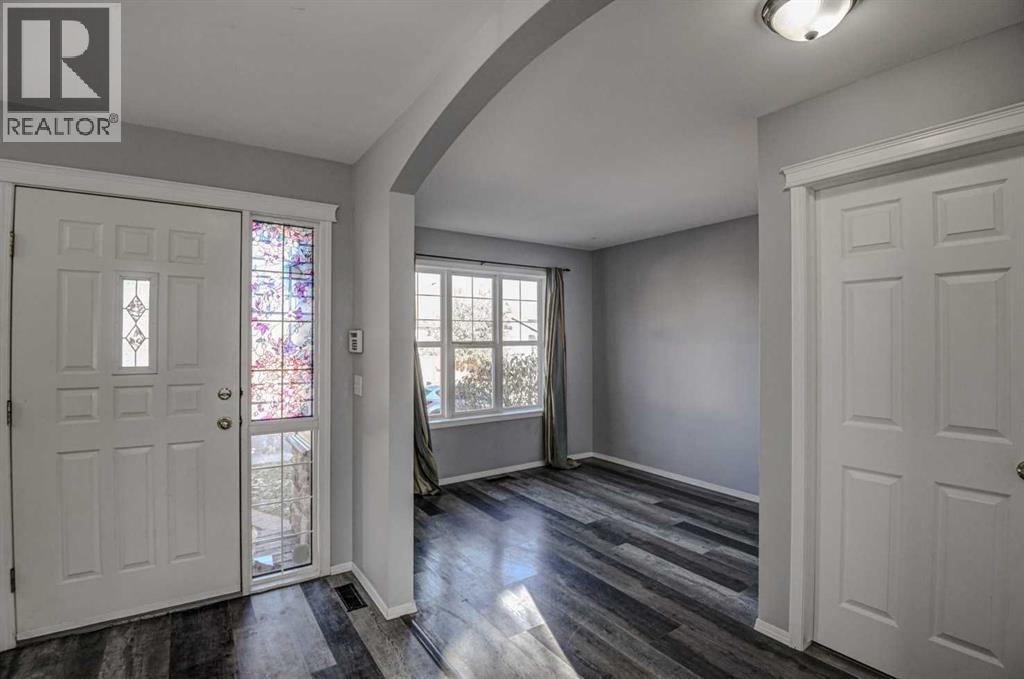 61 Everstone Avenue Sw, Calgary, Alberta  T2Y 4J6 - Photo 2 - A2265291