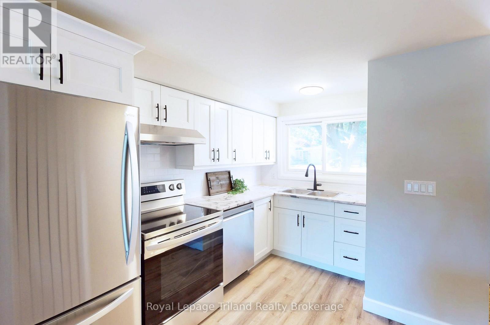 648 Brant Street, Woodstock (Woodstock - North), Ontario  N4S 5J8 - Photo 3 - X12500186