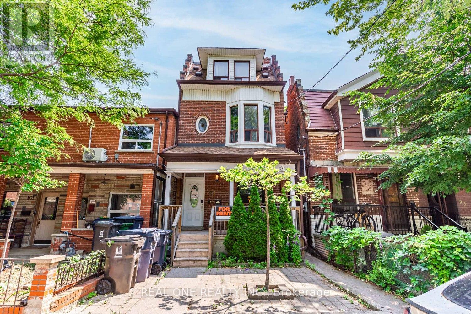 97 LIPPINCOTT STREET, Toronto, Ontario