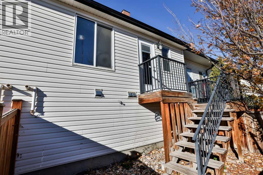 105 Lynx Road N, Lethbridge, Alberta  T1H 6W9 - Photo 2 - A2267512