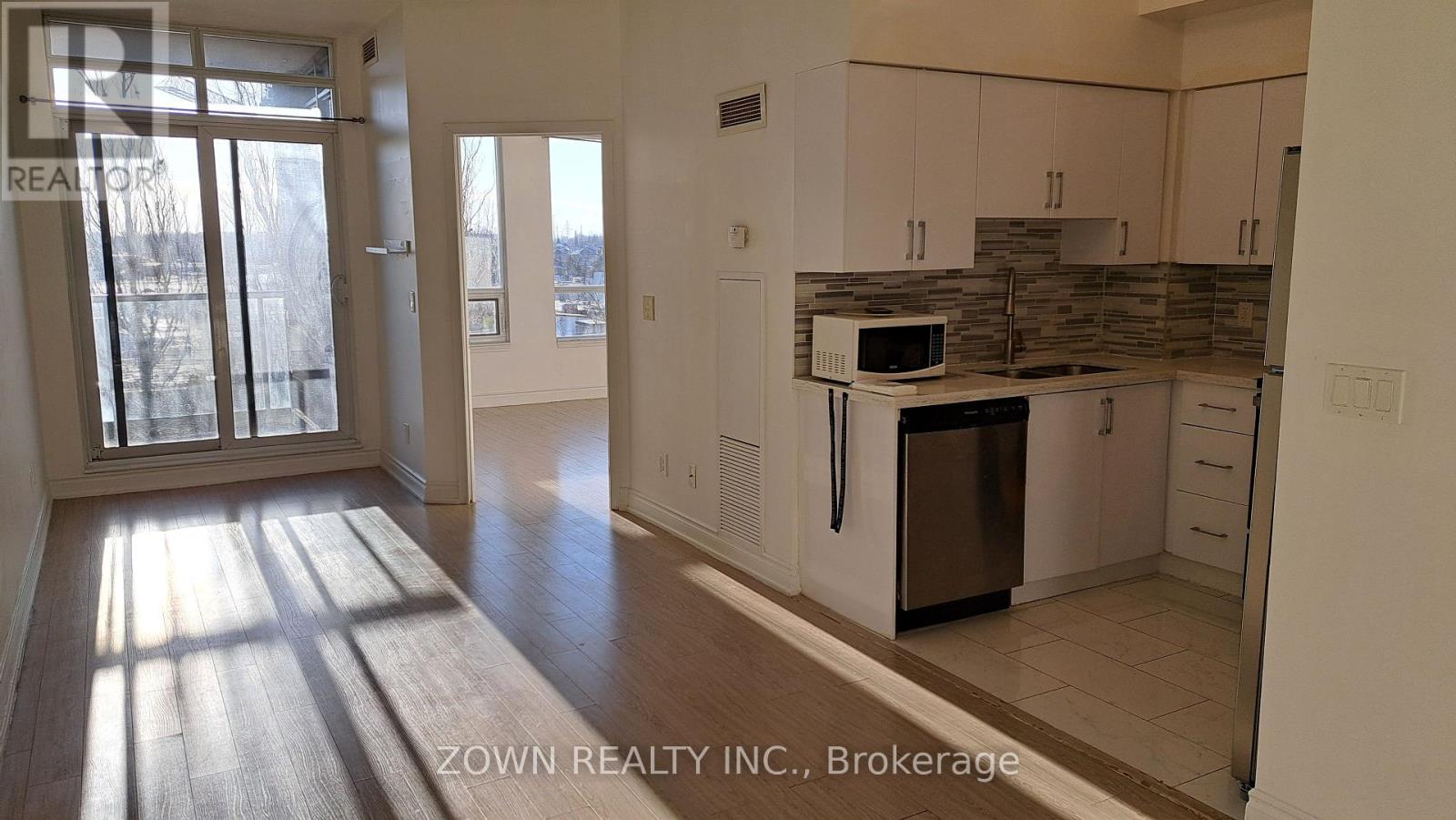 405 - 388 Prince Of Wales Drive, Mississauga, Ontario  L5B 0A1 - Photo 3 - W12500180